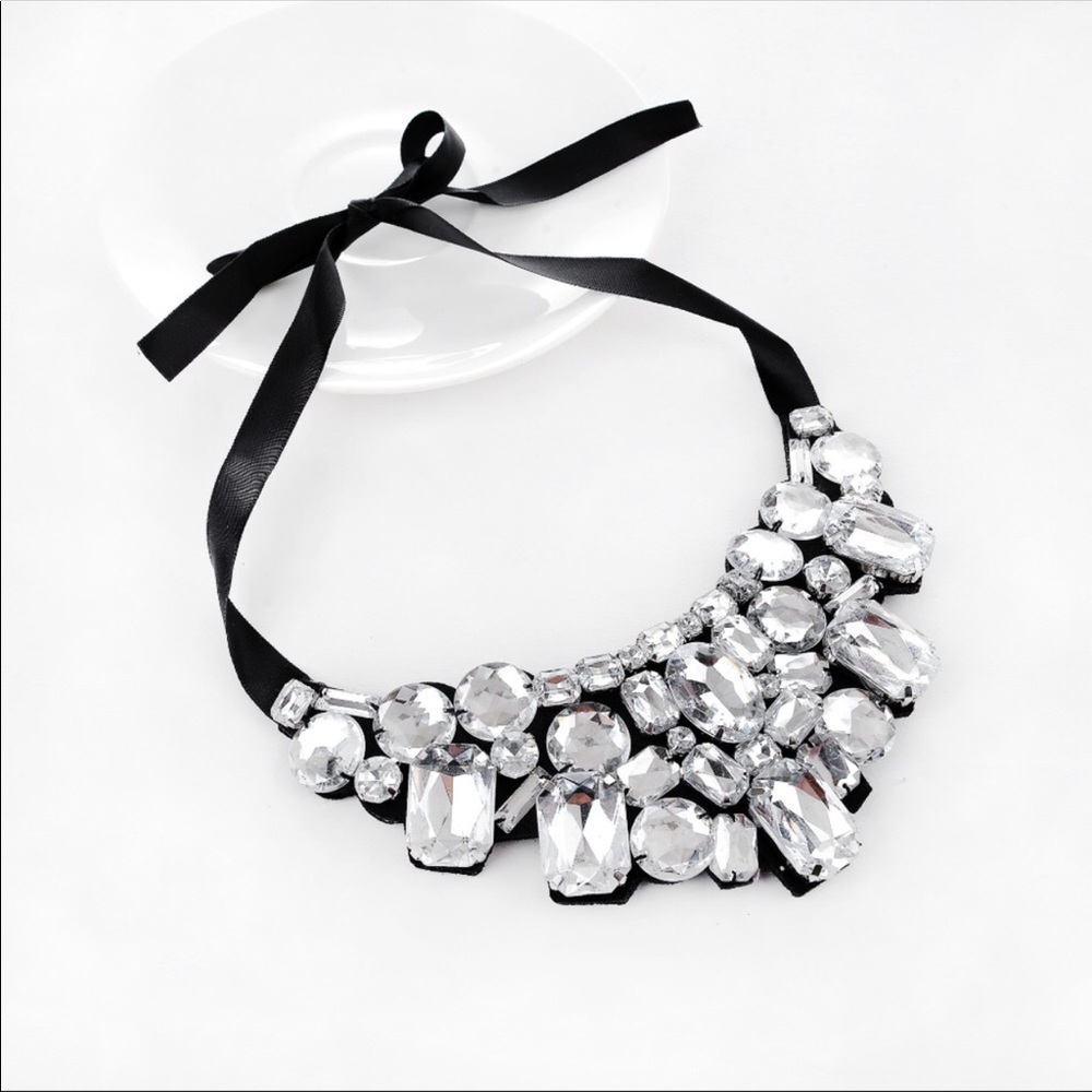 Lightweight statement necklace